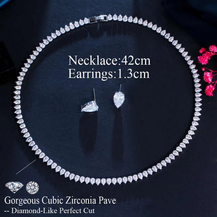 طقم مجوهرات رائع من قلاداتGorgeous jewelry set of necklaces