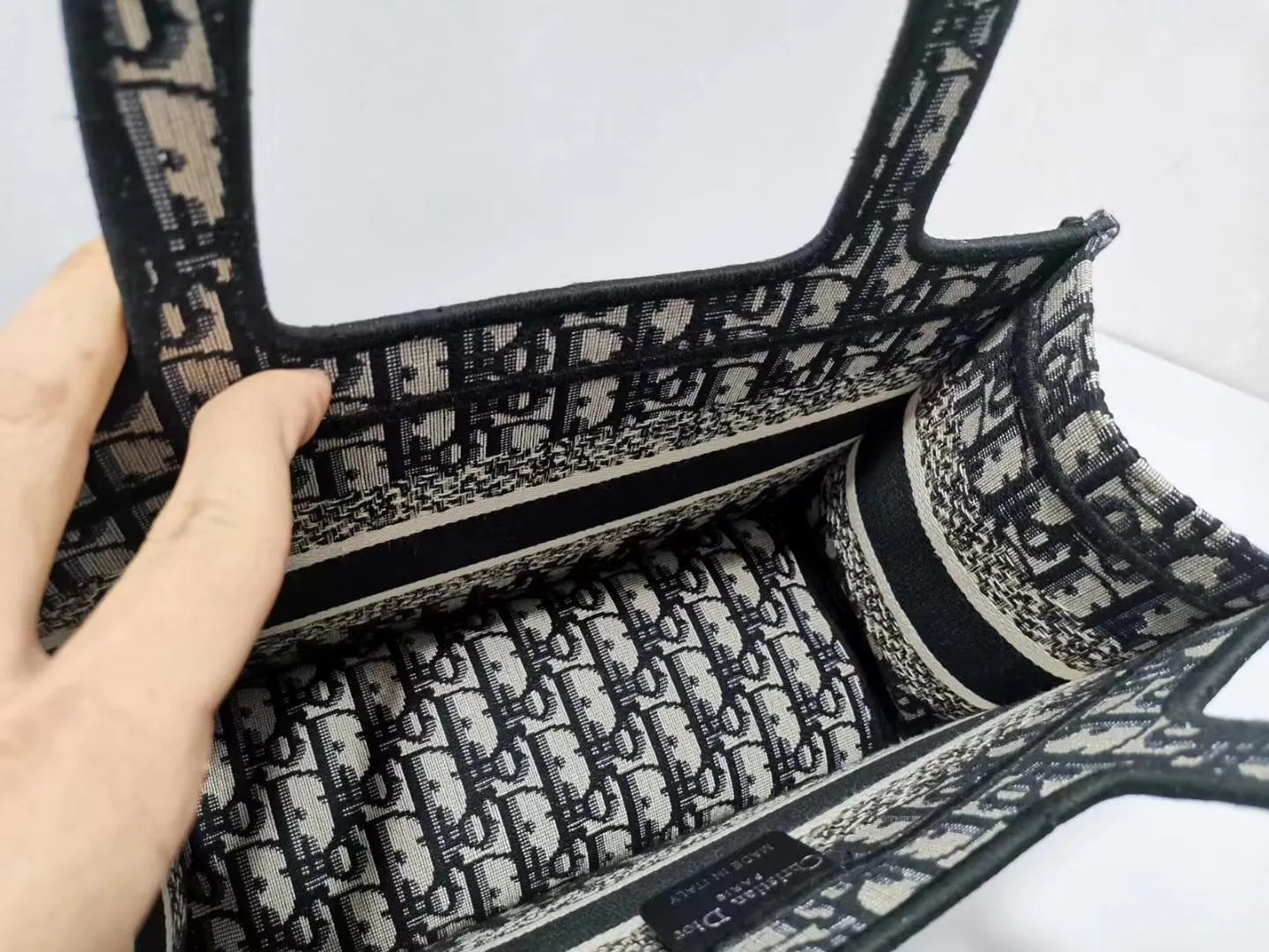 Designer Handbags - DOR - 6106