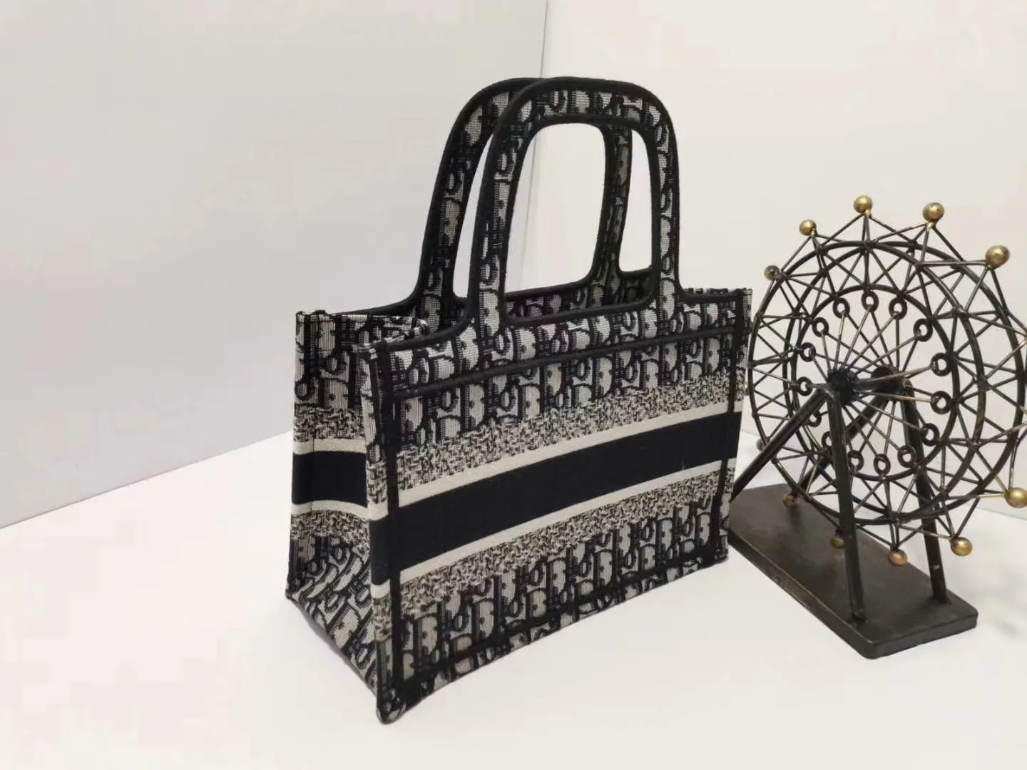 Designer Handbags - DOR - 6106