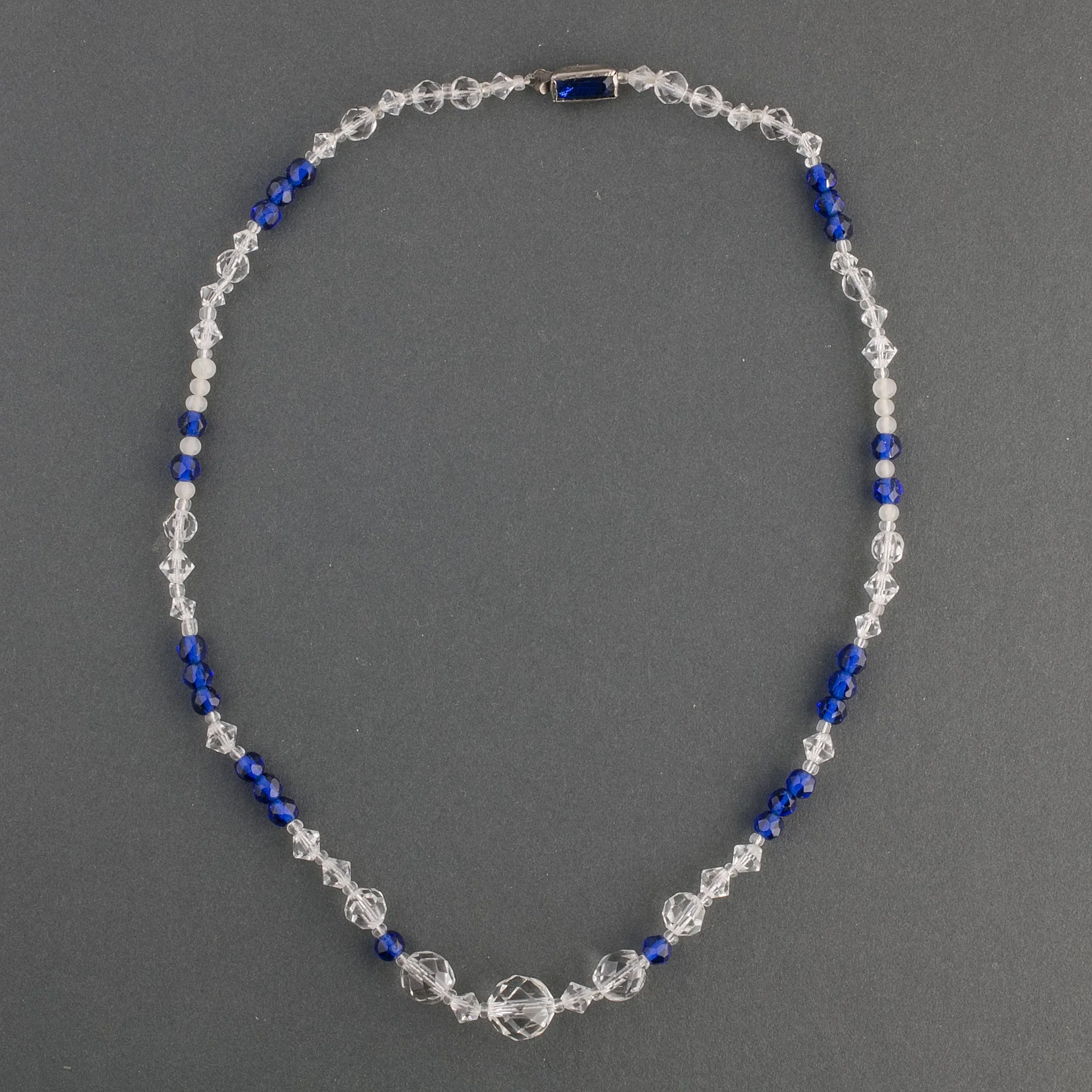 Vintage dark blue and sparkling cut crystal glass necklace. nlbg2164